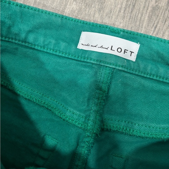 LOFT Girlfriend Jeans in Cove Green Size 26 - Picture 4 of 7